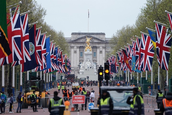 Prípravy na korunováciu Karola III. 